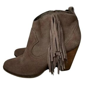 Steve Madden Ponncho Size 7 Ankle Boot Fringe Suede Zip Western Bootie Boho